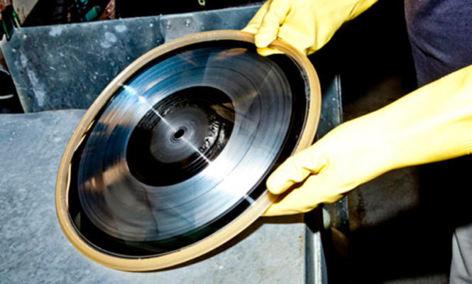 Fiebre del vinilo: otra planta de producción nace