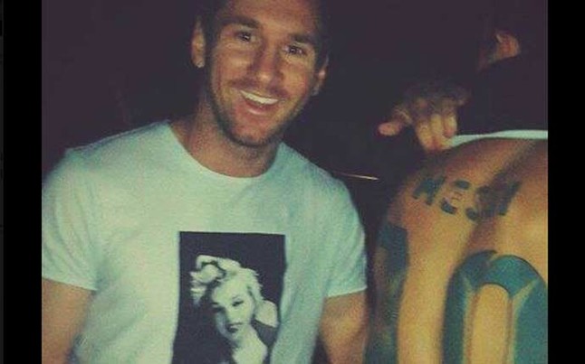 leo-messi-junto-admirador-suyo-que-tatuo-del-azulgrana-1405955737694.jpg